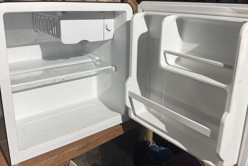 Продам мини холодильник Midea 47л.