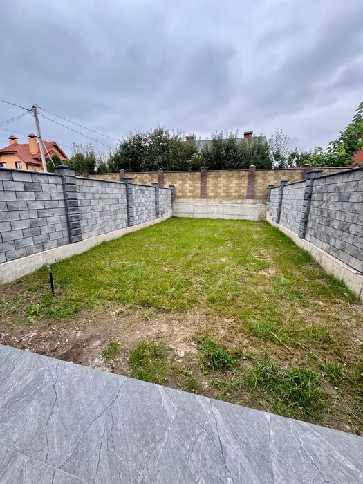 Продам котедж з ремонтом в районі Щасливе!