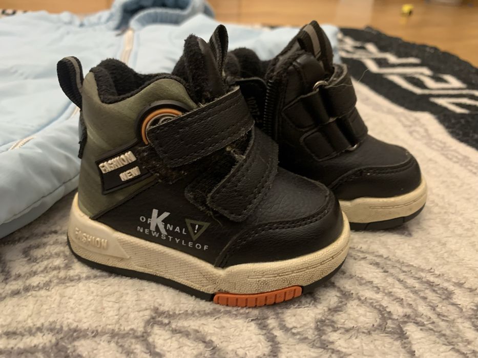 Комбінезон, шапочка та шкіряні черевички