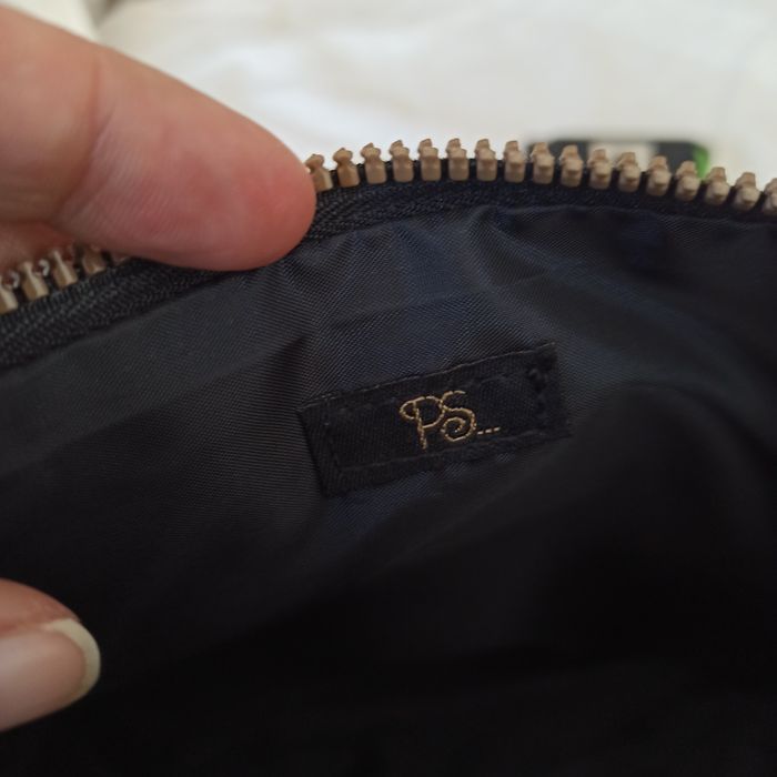 Bolsa Primark preta e dourada