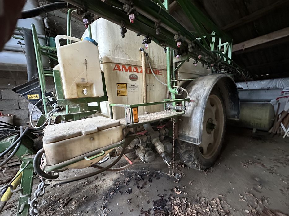 Opryskiwacz AMAZONE BBG S 330 PLUS 2000 rok