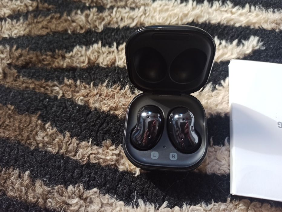 Samsung Galaxy buds live