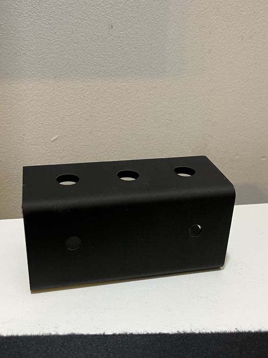 stojak na 3 lotki przykrecany do ściany