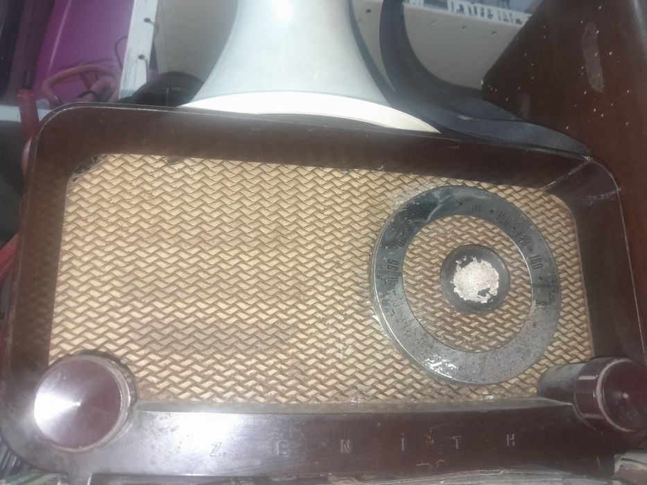 Vendo radios/ relogios antigos de parede 60€