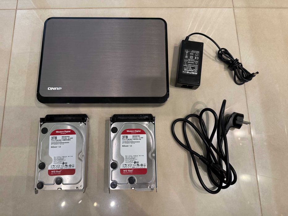Dysk sieciowy serwer NAS QNAP HS-210 + dyski Western Digital WD RED, 6 TB