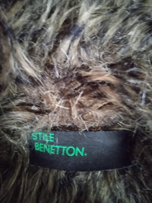 Vendo casaco forrado com pêlo muito quentinho para esta época do ano.