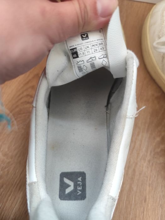 Tênis veja 45 brancos e cinzentos