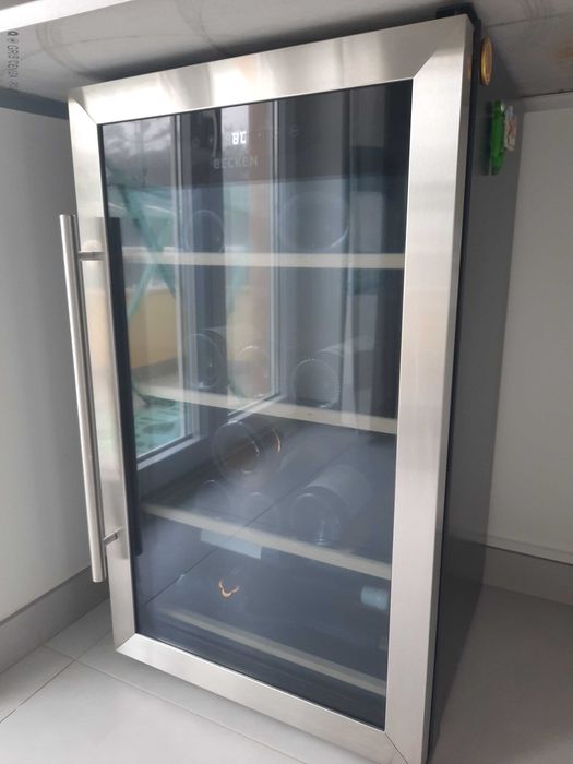 Garrafeira Becken como nova