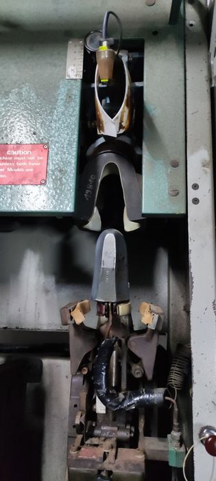 Máquina moldar contrafortes