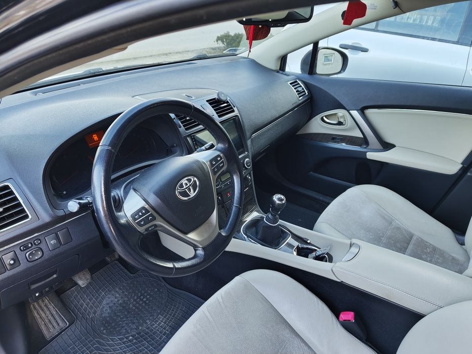 Toyota Avensis T27 2012 rok