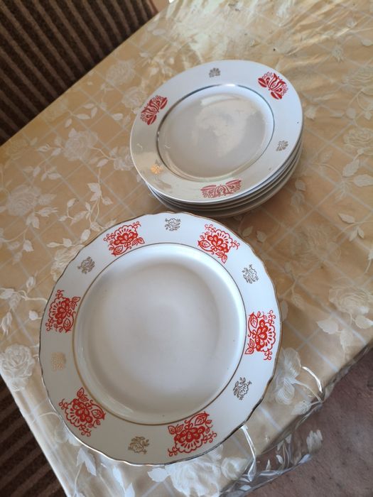 Продам тарелки разные