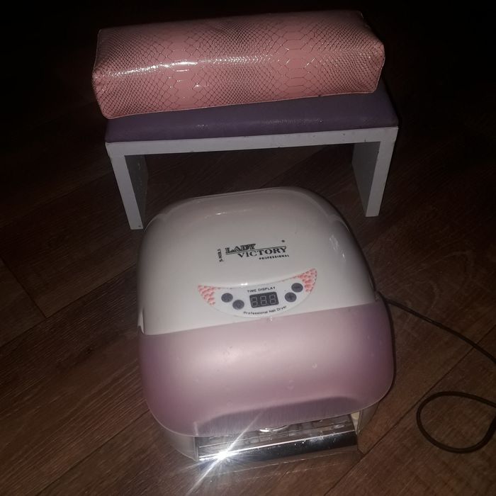 Професійна сушилка для нігтів LAD.З підставками для манікюра та педікю