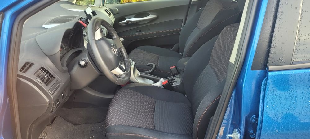 Auris 1.6 prestige club sport