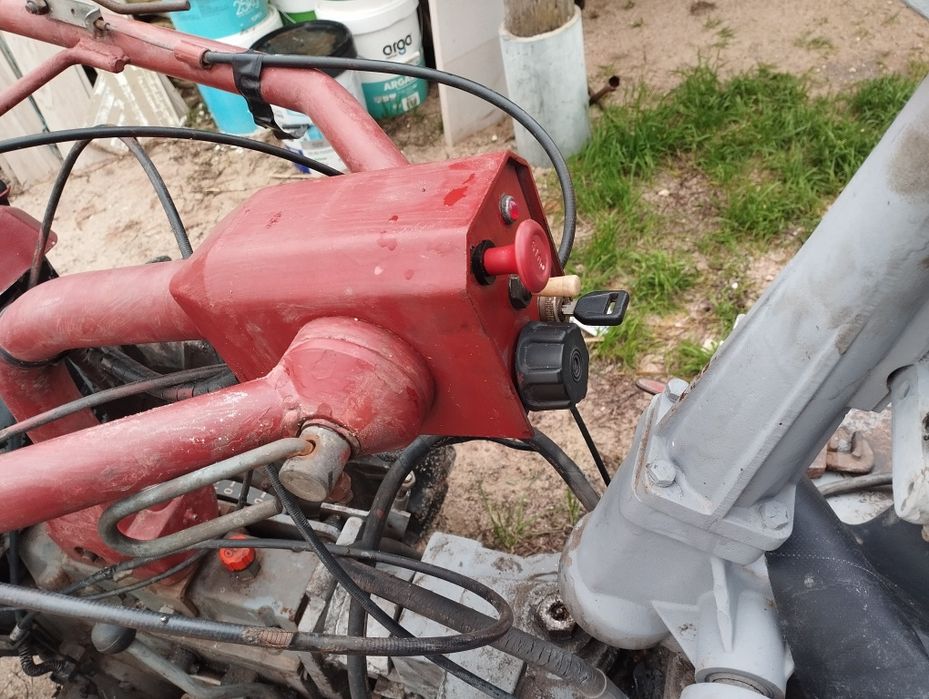 Motocultivador com Reboque Basculante com Documentos