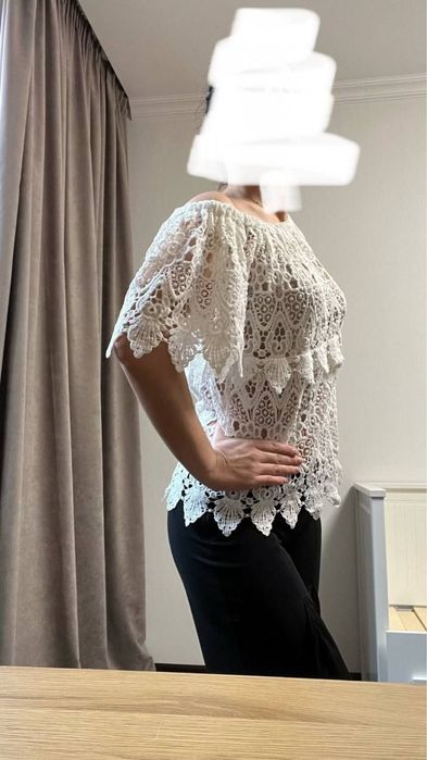 Белая кружевная футболка