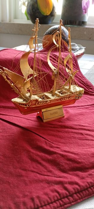 Caravela miniatura latão