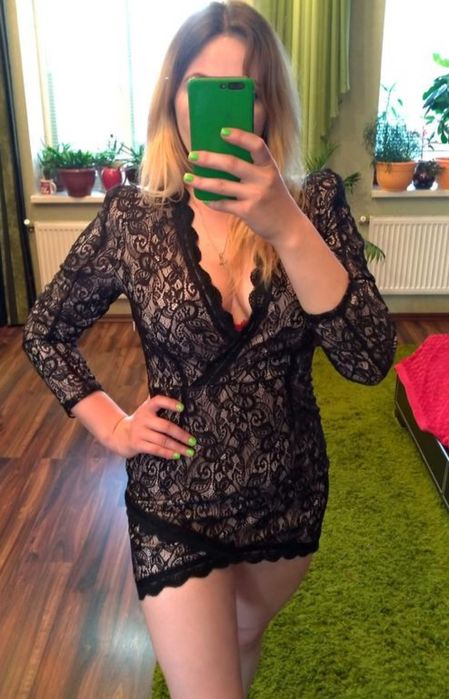 Єфектна чорна гіпюрова сукня