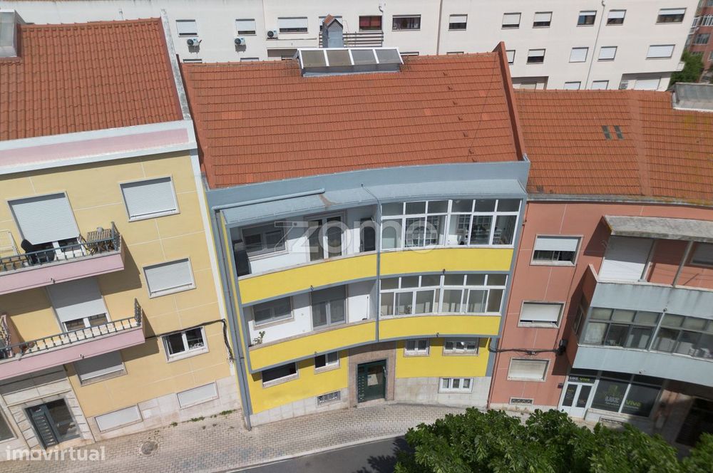 T2 Renovado | Buraca | Pronto a Habitar