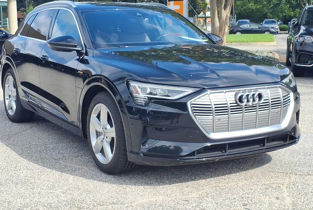 Audi e-tron      2019