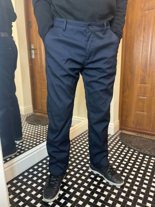 Eleganckie spodnie męskie w kolorze granatowym