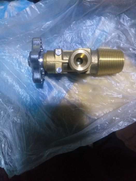 Кран для газового балона конусний