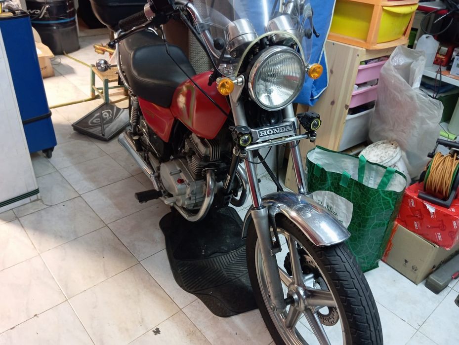 Honda CM 125 bicilindrica