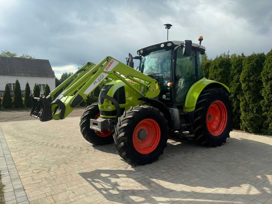 Claas Arion 510 z ładowaczem