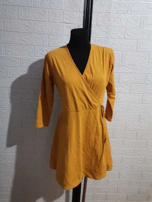 Sukienka musztardowa rozmiar M cena 25 zł