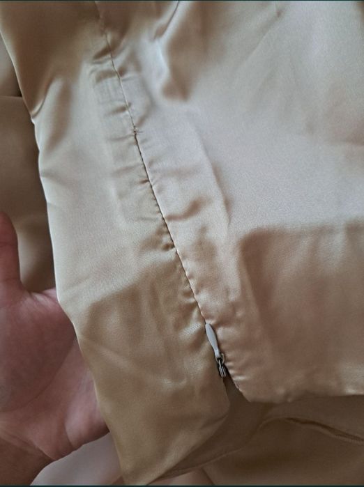 Атласна спідниця