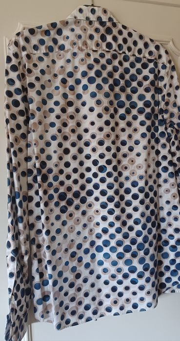 Camisa estampada de bolas