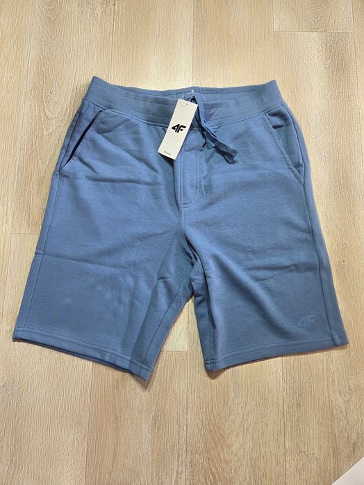 Nowe spodenki dresowe męskie 4F dymnoniebieskie z małym logo rozmiar M