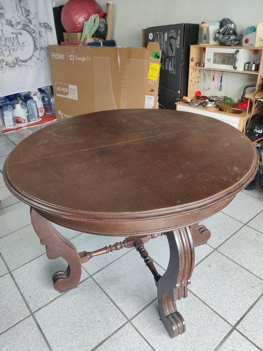Mesa de jantar redonda e extensível de estilo clássico / Neo-Rococó