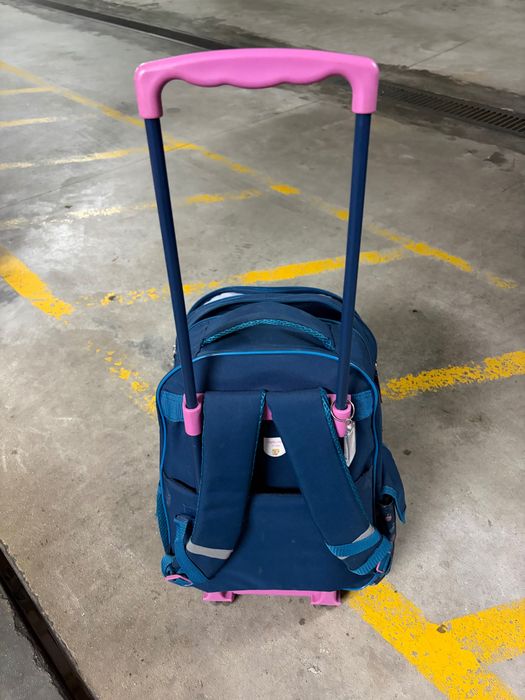 Mochila escolar criança