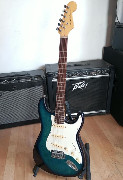 Guitarra Stratocaster Transfer Performer Series  USA