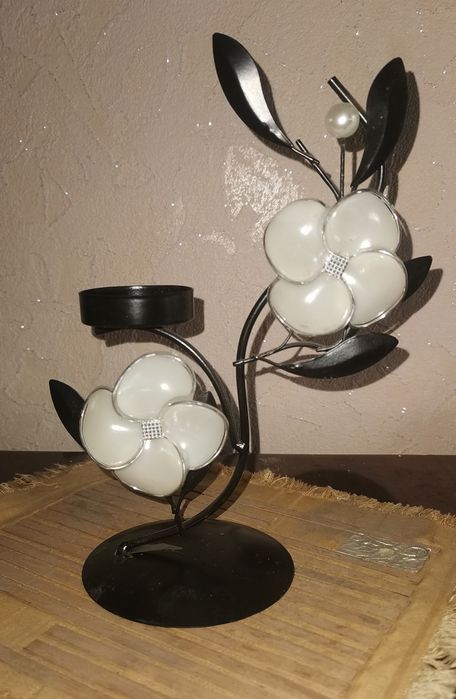 Декоративный подсвечник цветок