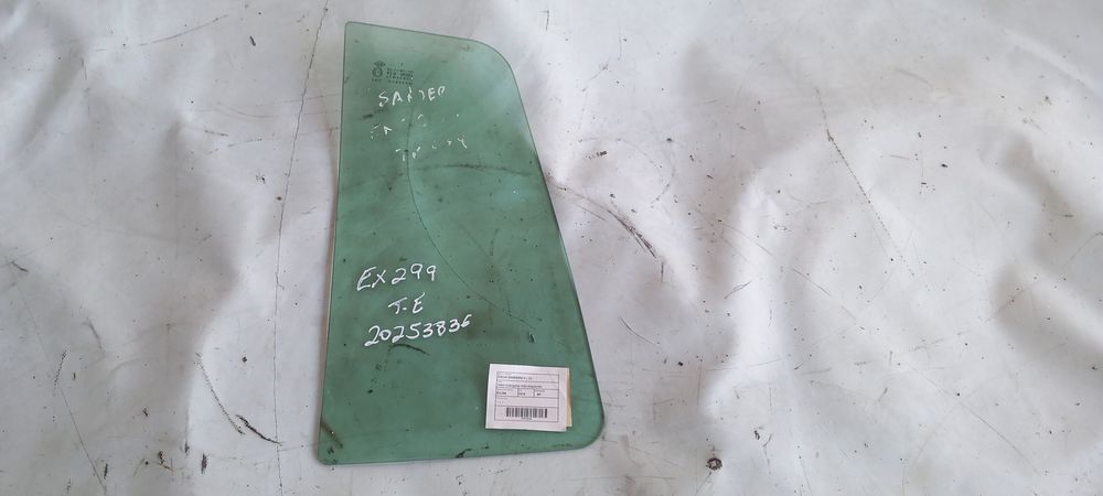 Vidro triangular da porta trás esquerdo DACIA Sandero II (5S_)