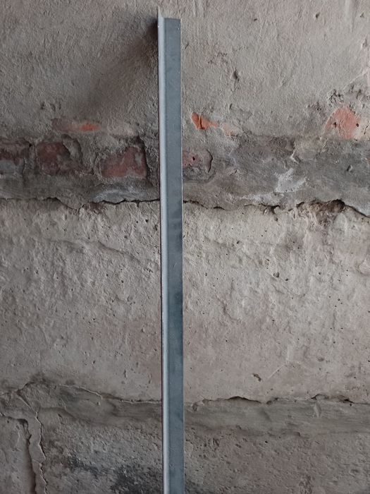 Уголок металлический 40*40*4мм. Длинна по 1700мм.