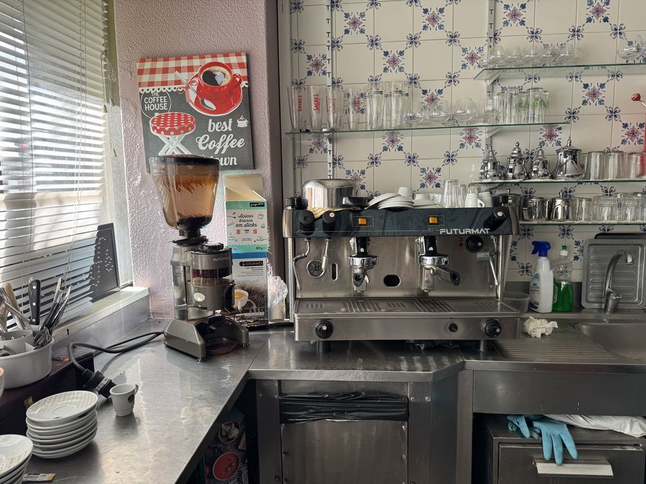 Arrenda-se Café Pronto a Funcionar