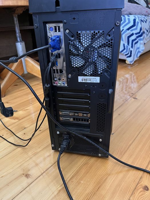 Sprzedam komputer z monitorem niska cena.
