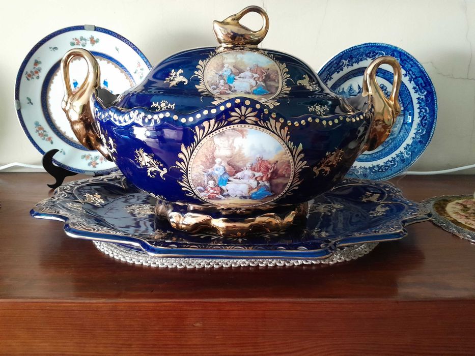 Vendo peca em porcelana,pintado a mao