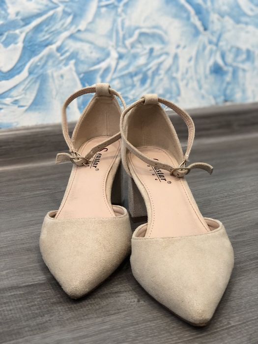 Туфлі на каблуку