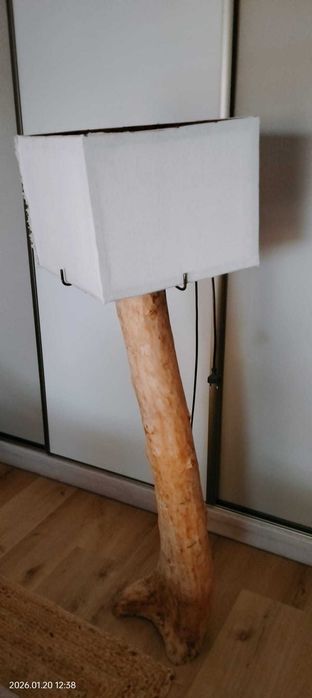 lampa drewniana wykonana ręcznie