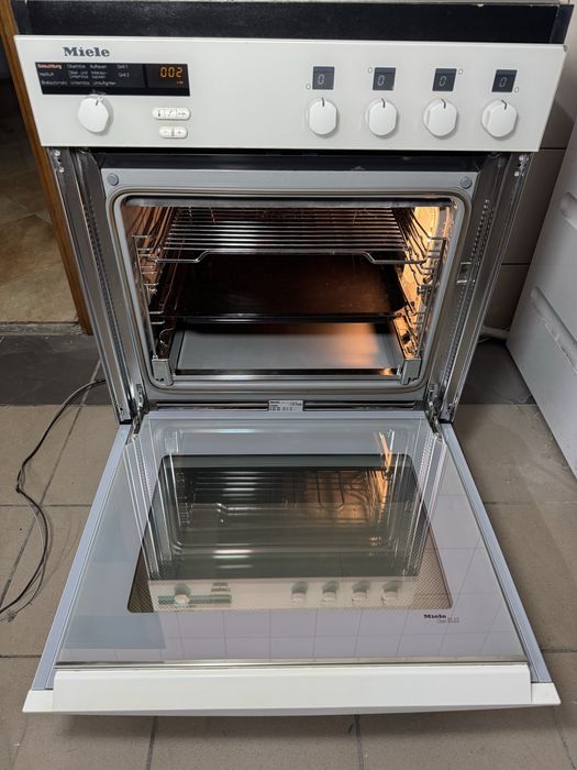 Плита електрична з духовкою електричною  Miele (60)