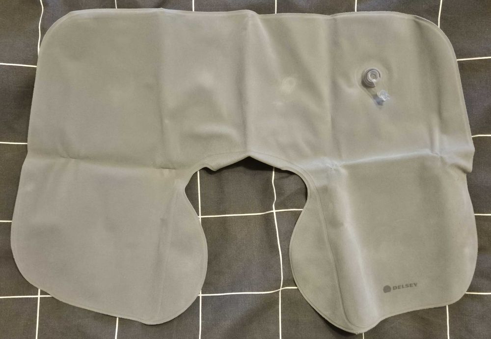 Almofada de viagem insuflável com venda e bolsa Delsey