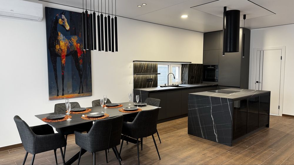 Продаж двоповерхового будинку з сучасним проектом ремонтом та меблями