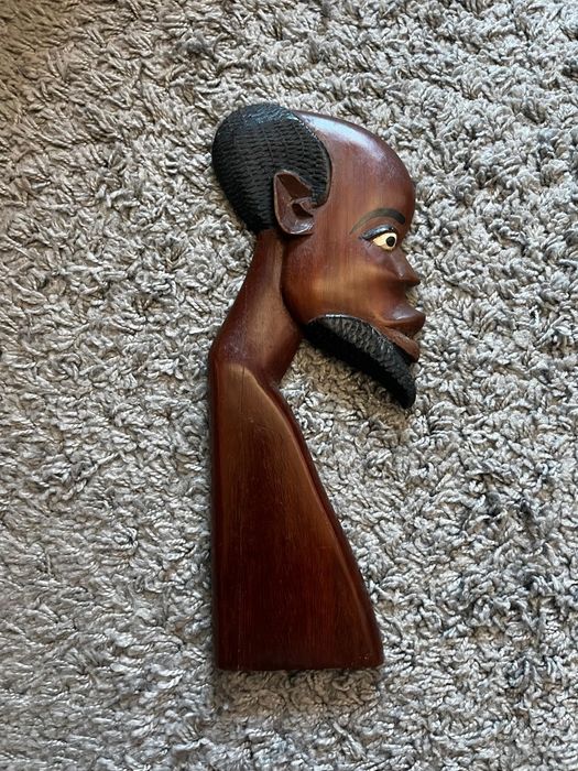 Peças africanas em madeira