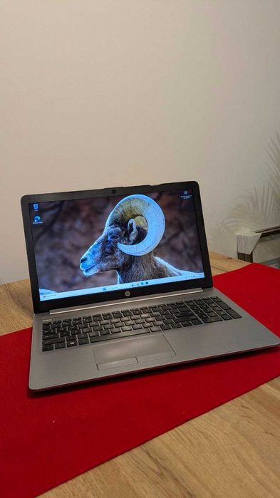 HP 250 G7 15.6" i5-8265U 32GB RAM 256GB SSD FHD IPS