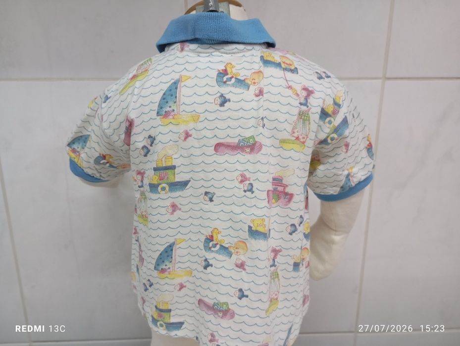 Duas t-shirts para bebé