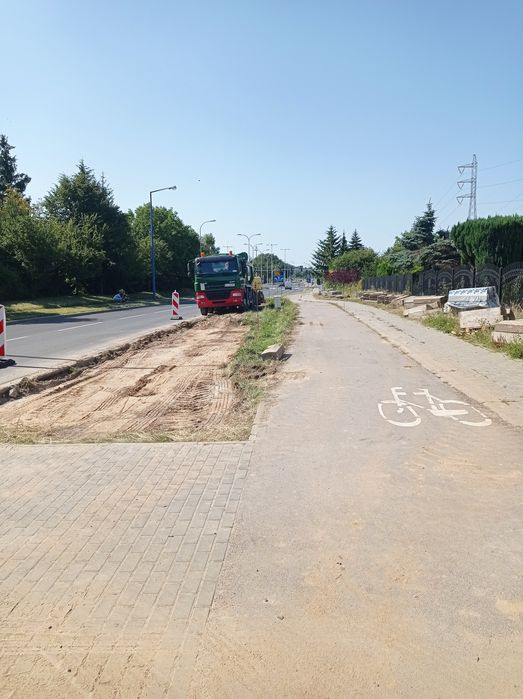 Budowa dróg, utwardzanie placów, sprzątanie działek