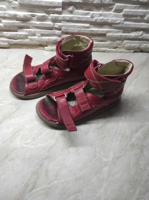 Sandały diagnostyczne Memo Helios 3HA kolor czerwony R. 30